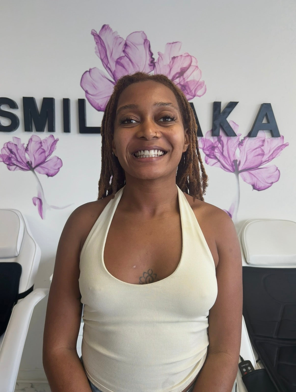 Sourire éclatant après un Blanchiment Américain SmileDaka